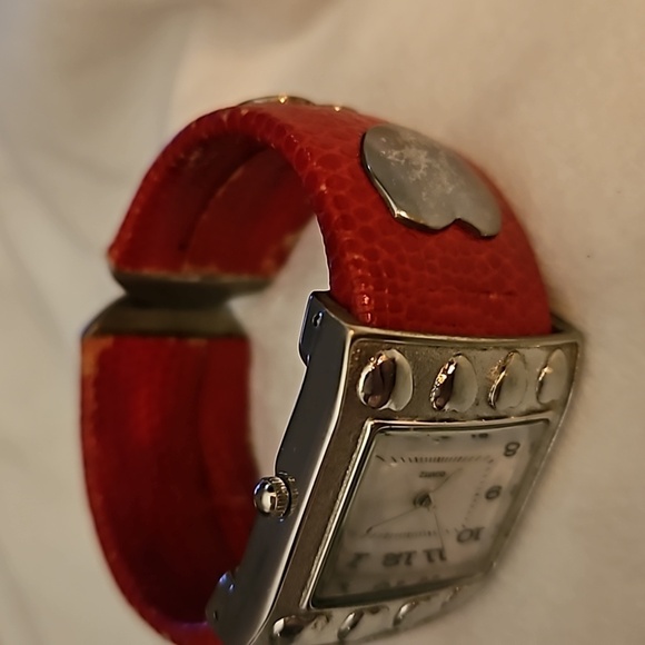 Vintage 1990s Heart Studded Red Leather Women's Bracelet Watch - Picture 4 of 6